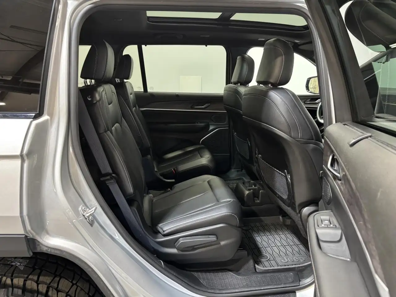 Jeep Grand Cherokee - Image 16