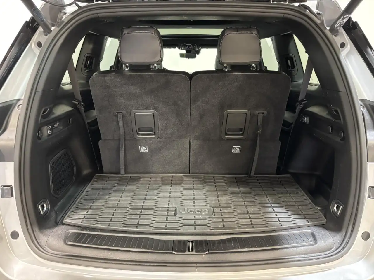 Jeep Grand Cherokee - Image 18