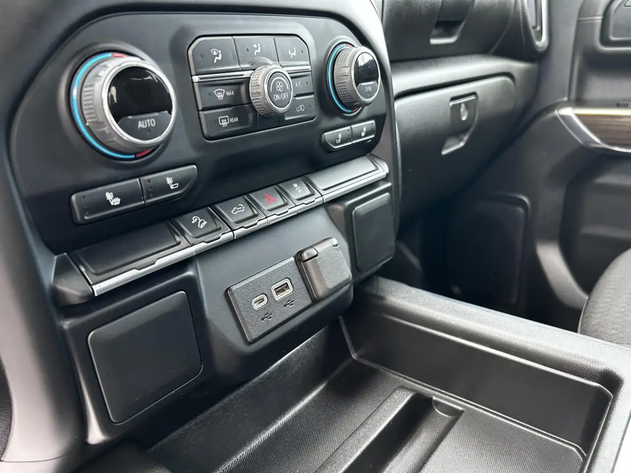 Chevrolet Silverado 1500 - Image 12