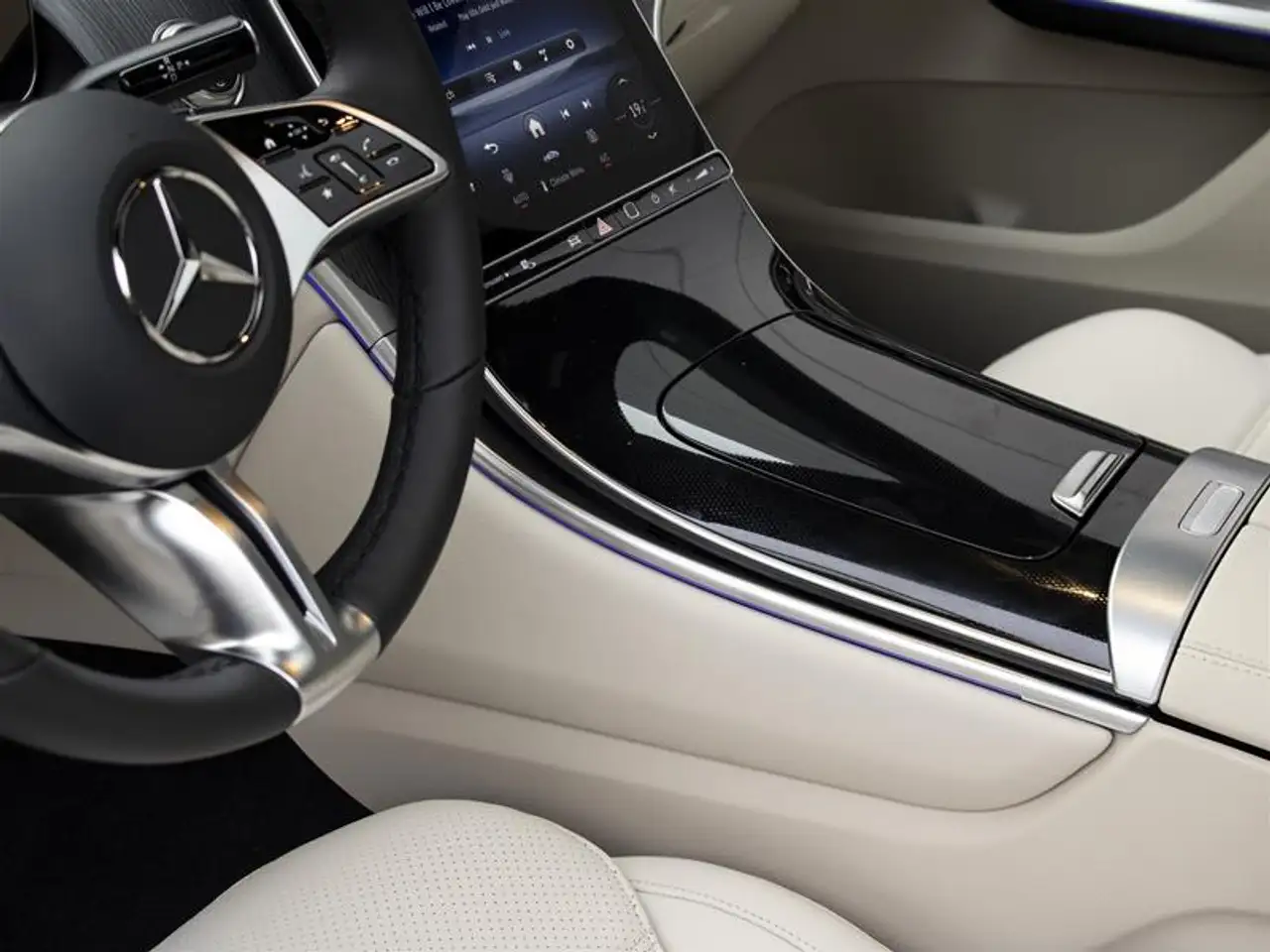 Mercedes-Benz GLC - Image 17