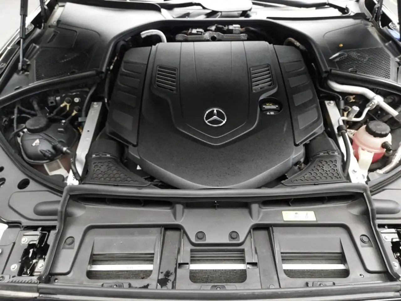 Mercedes-Benz S-Class - Image 8