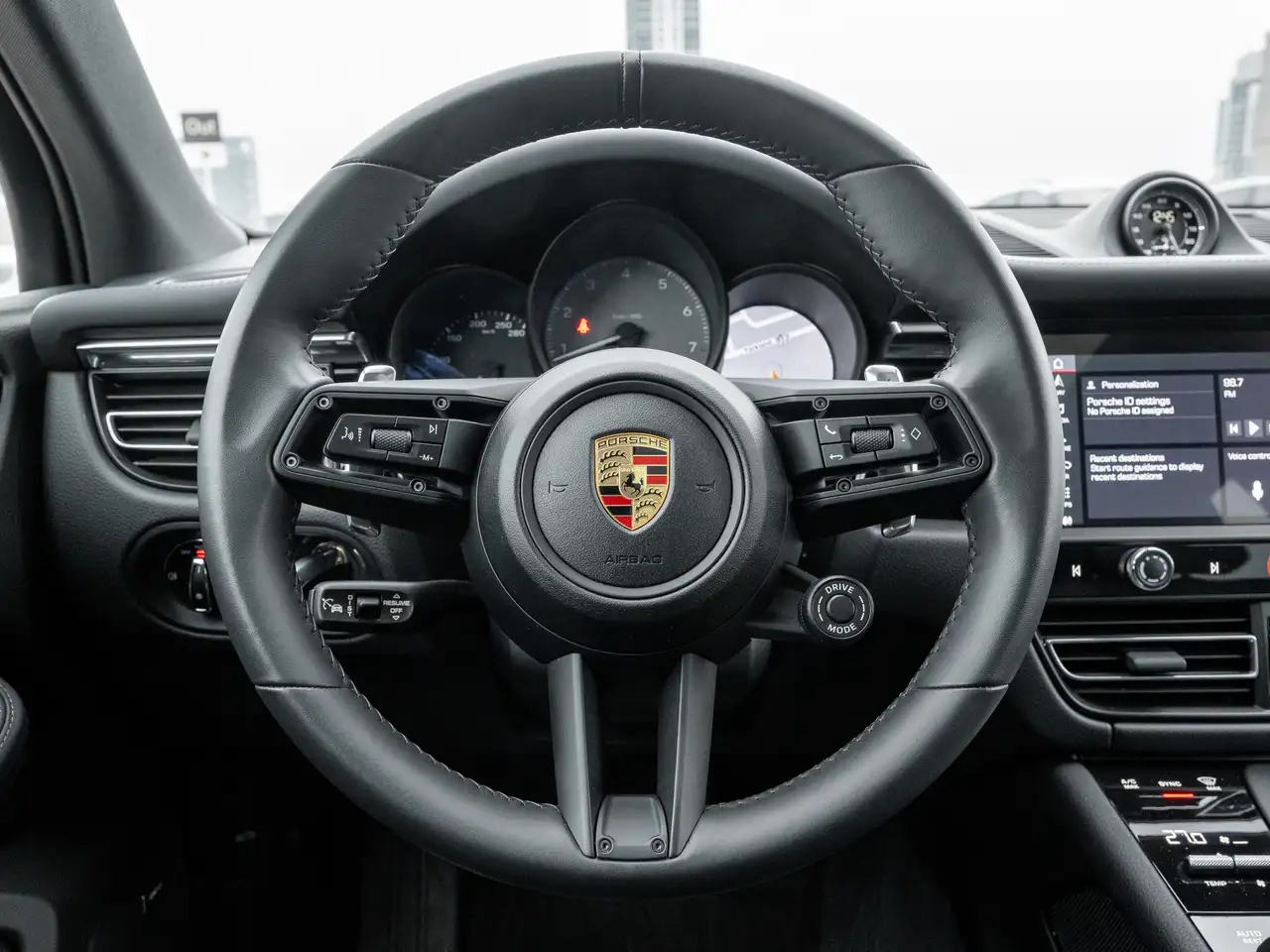 Porsche Macan - Image 14