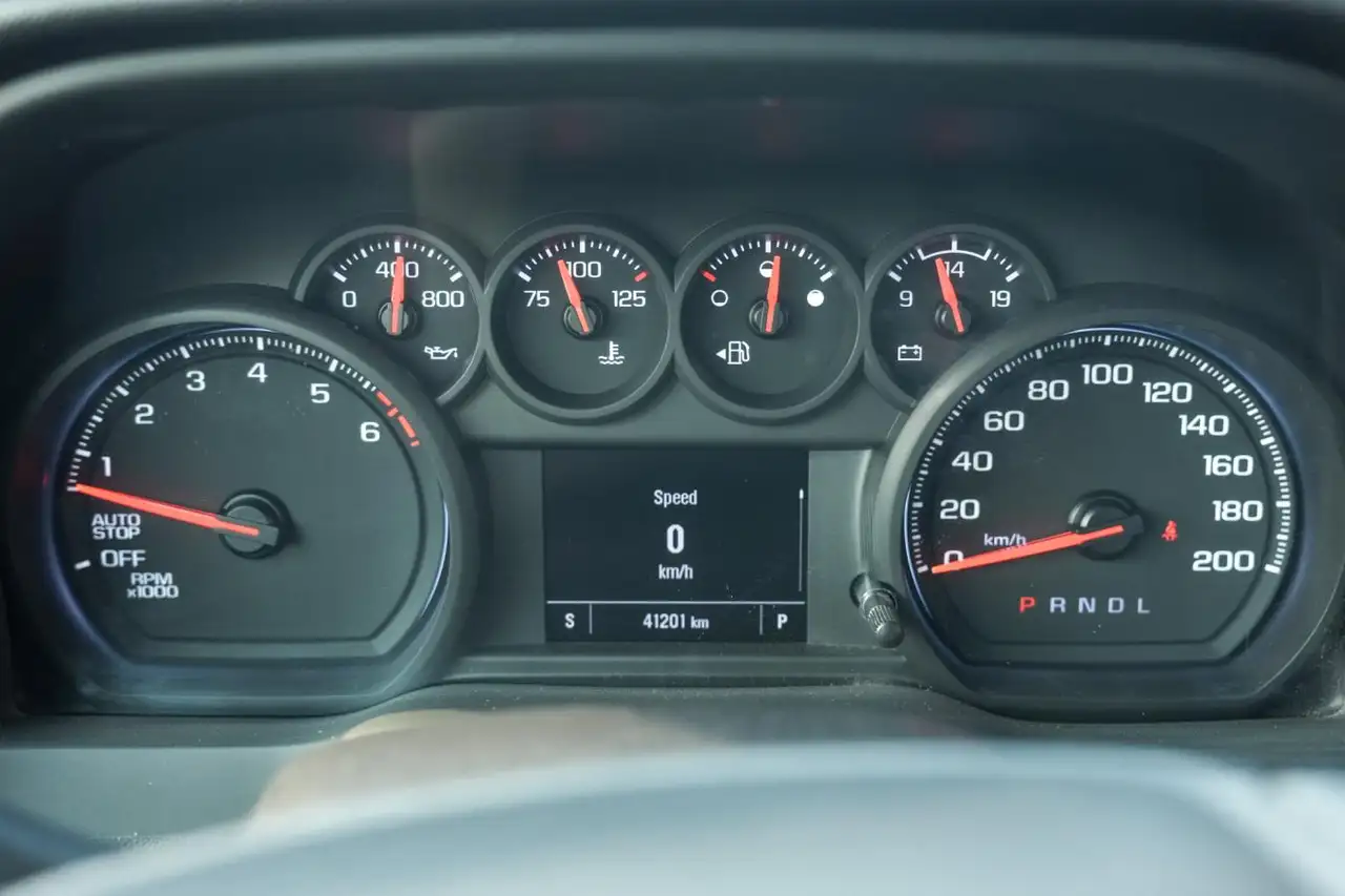Chevrolet Silverado 1500 - Image 14
