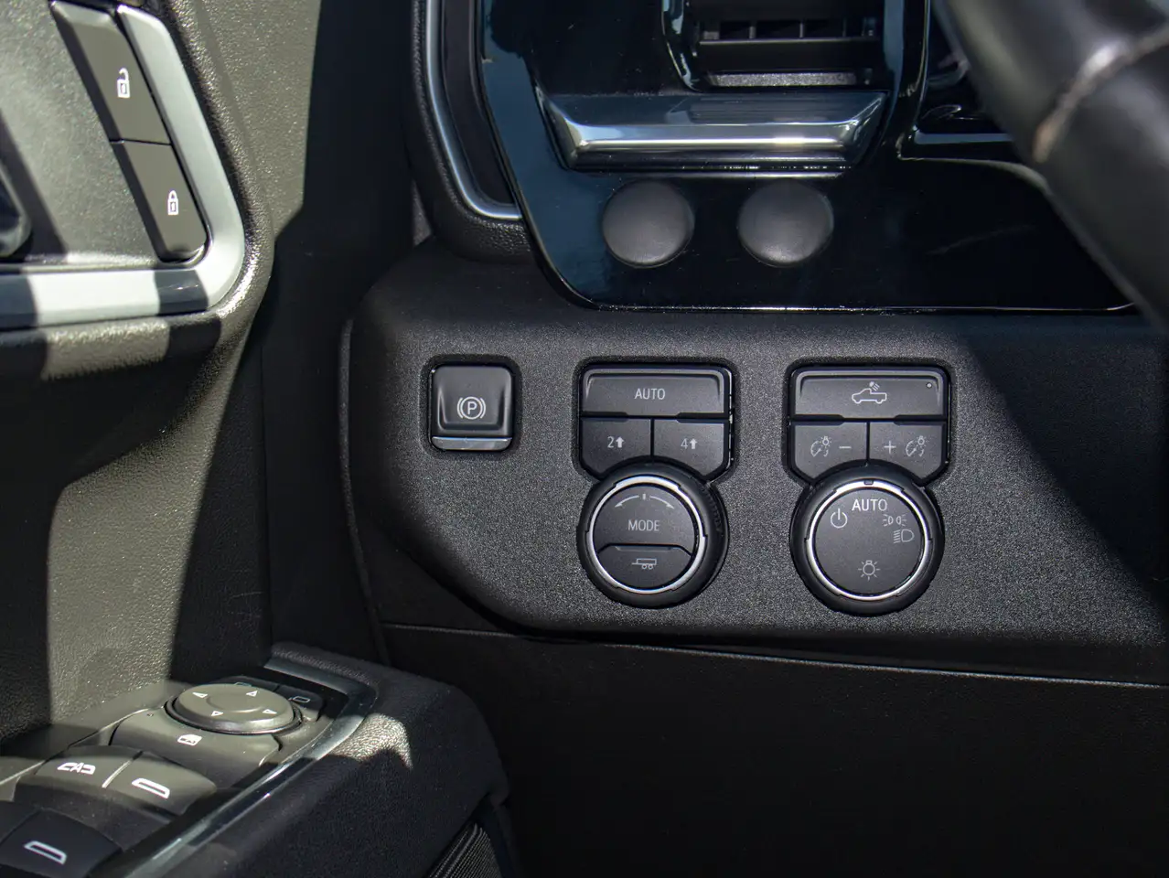 Chevrolet Silverado 1500 - Image 21
