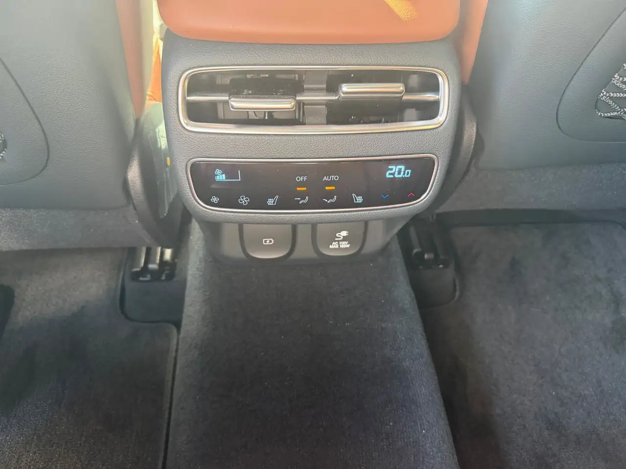 Genesis GV70 - Image 12