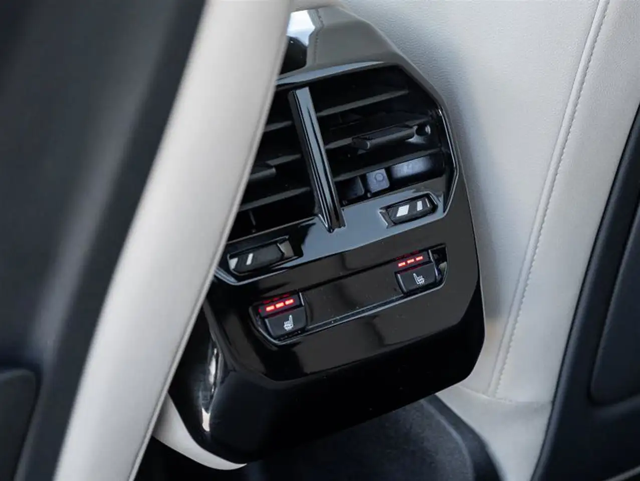 BMW iX - Image 28