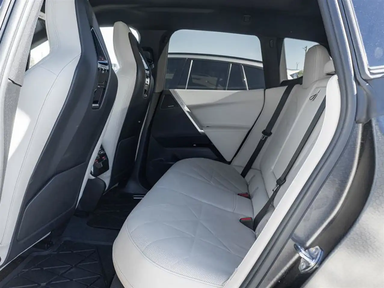 BMW iX - Image 27