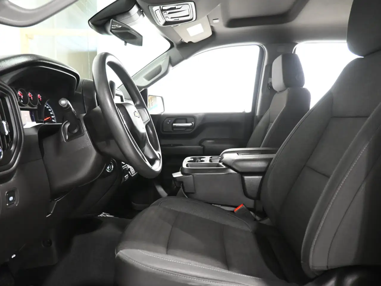 Chevrolet Silverado 1500 - Image 21