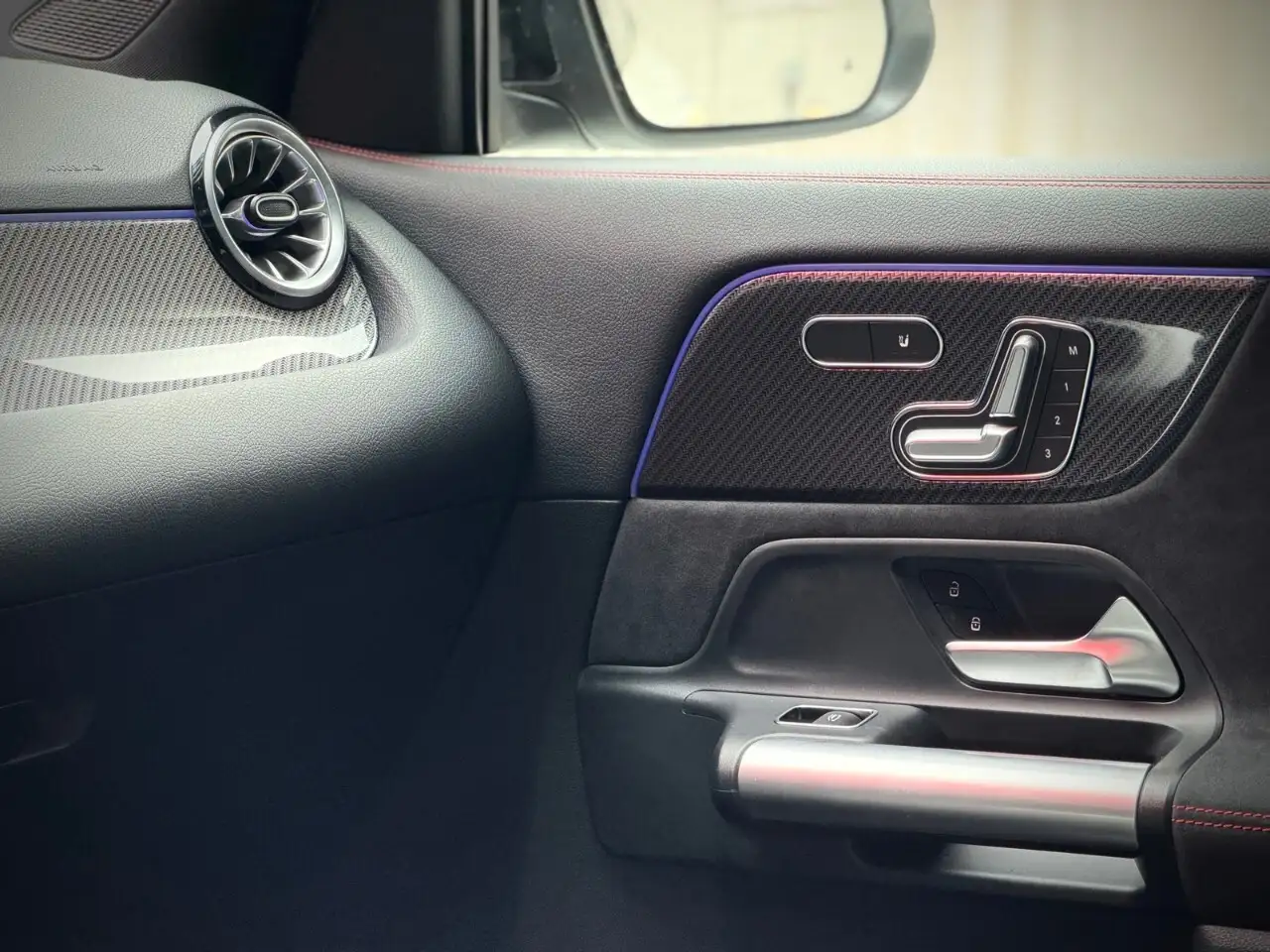 Mercedes-Benz GLA - Image 24