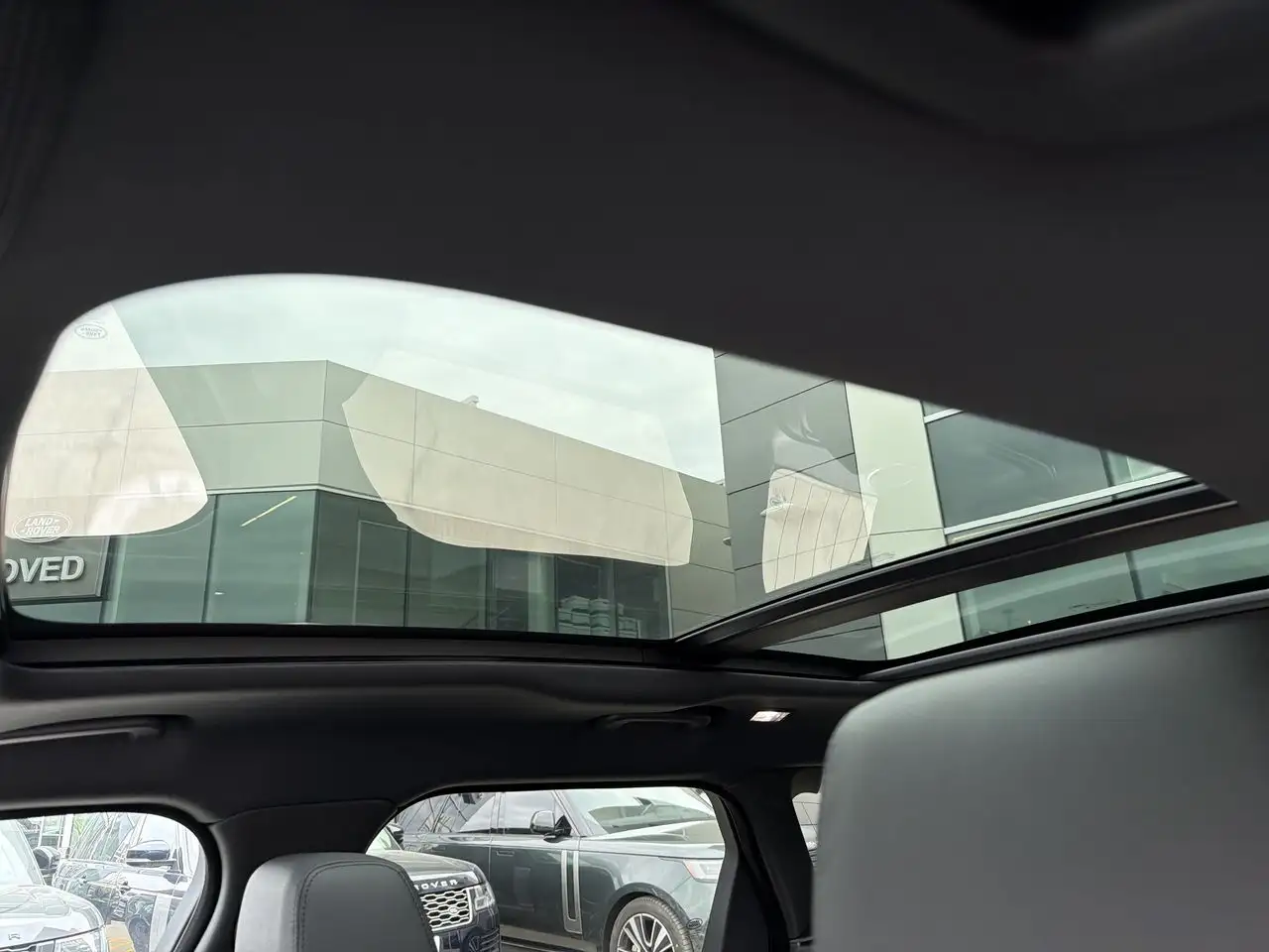 Land Rover Range Rover Velar - Image 19