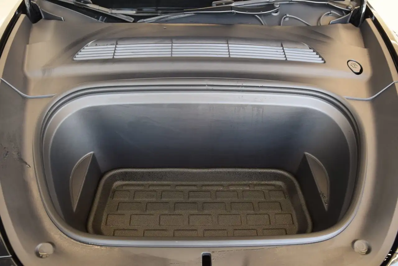 Tesla Model Y - Image 27
