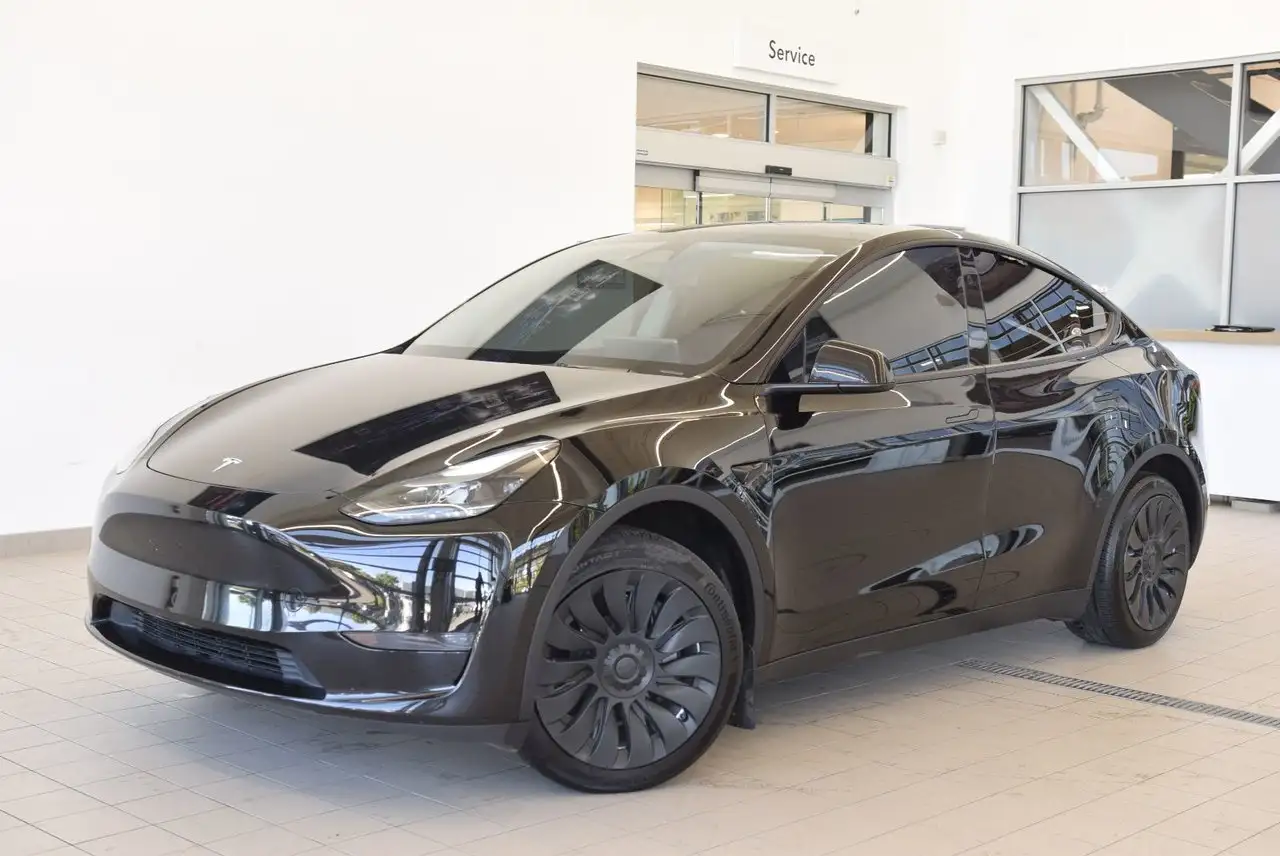 Tesla Model Y - Image 32