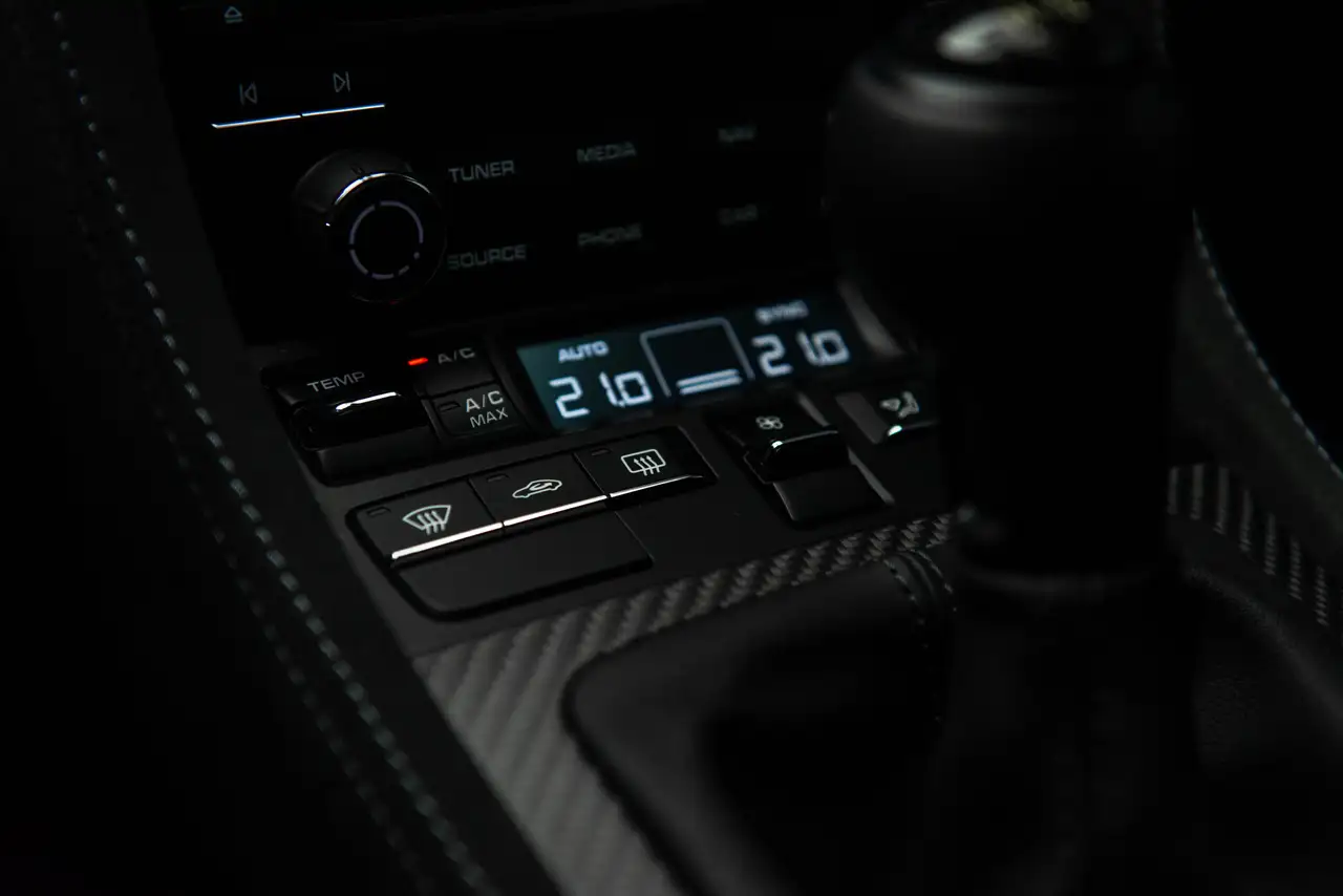 Porsche 718 Cayman - Image 23