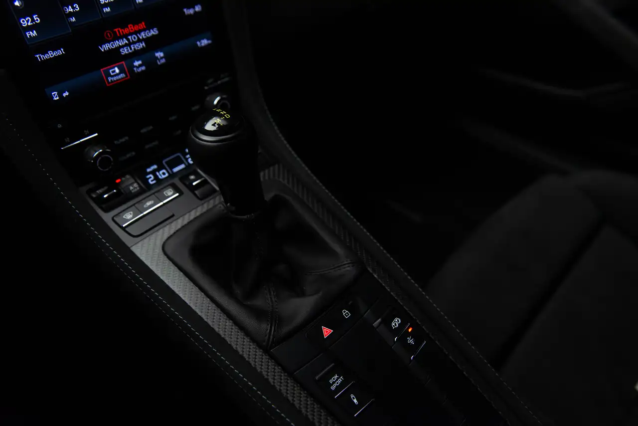 Porsche 718 Cayman - Image 24