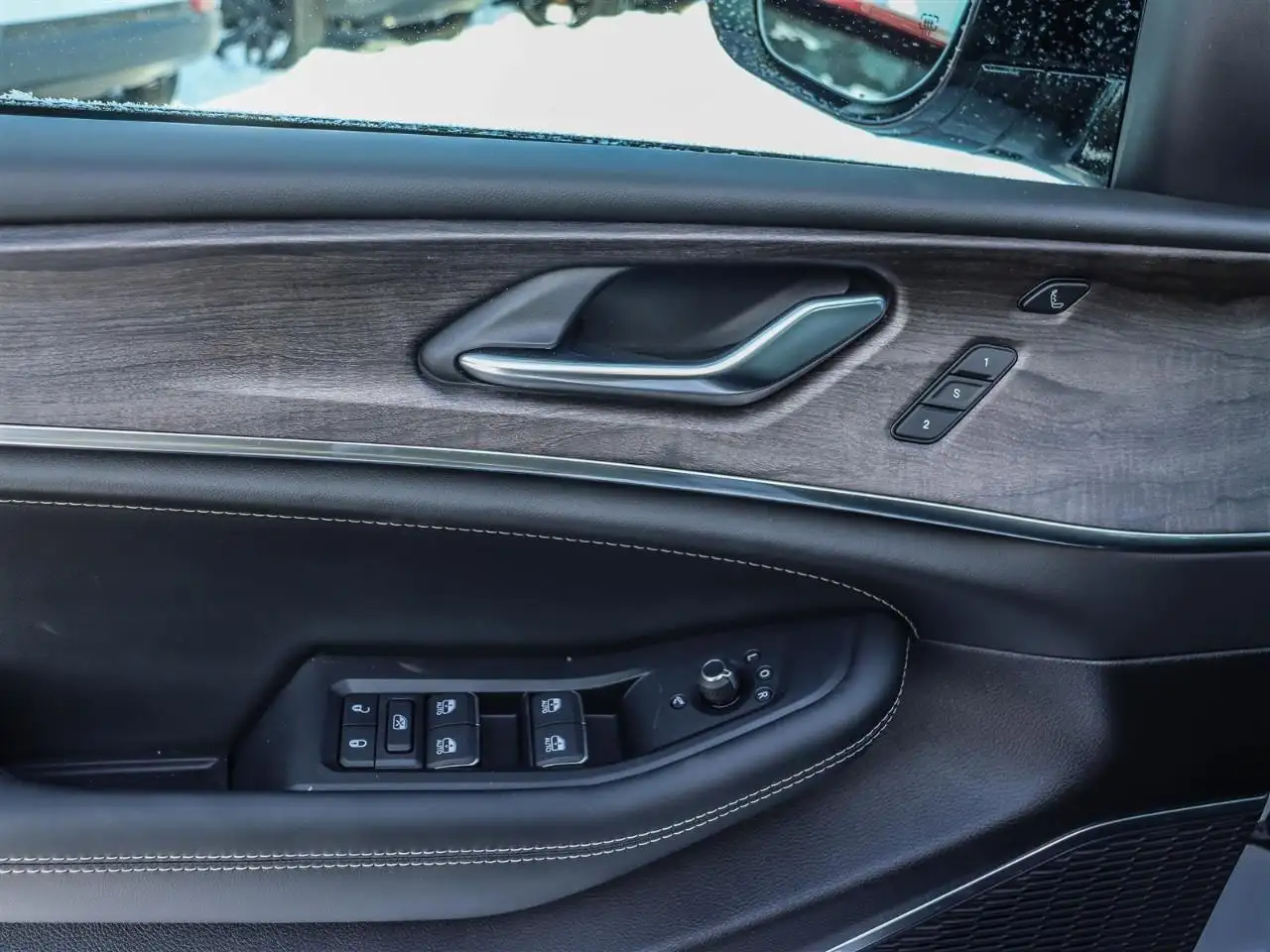 Jeep Grand Cherokee - Image 13