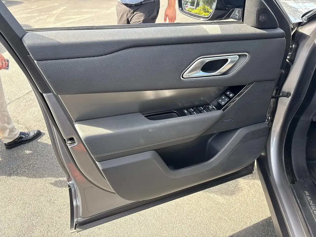 Land Rover Range Rover Velar - Image 11