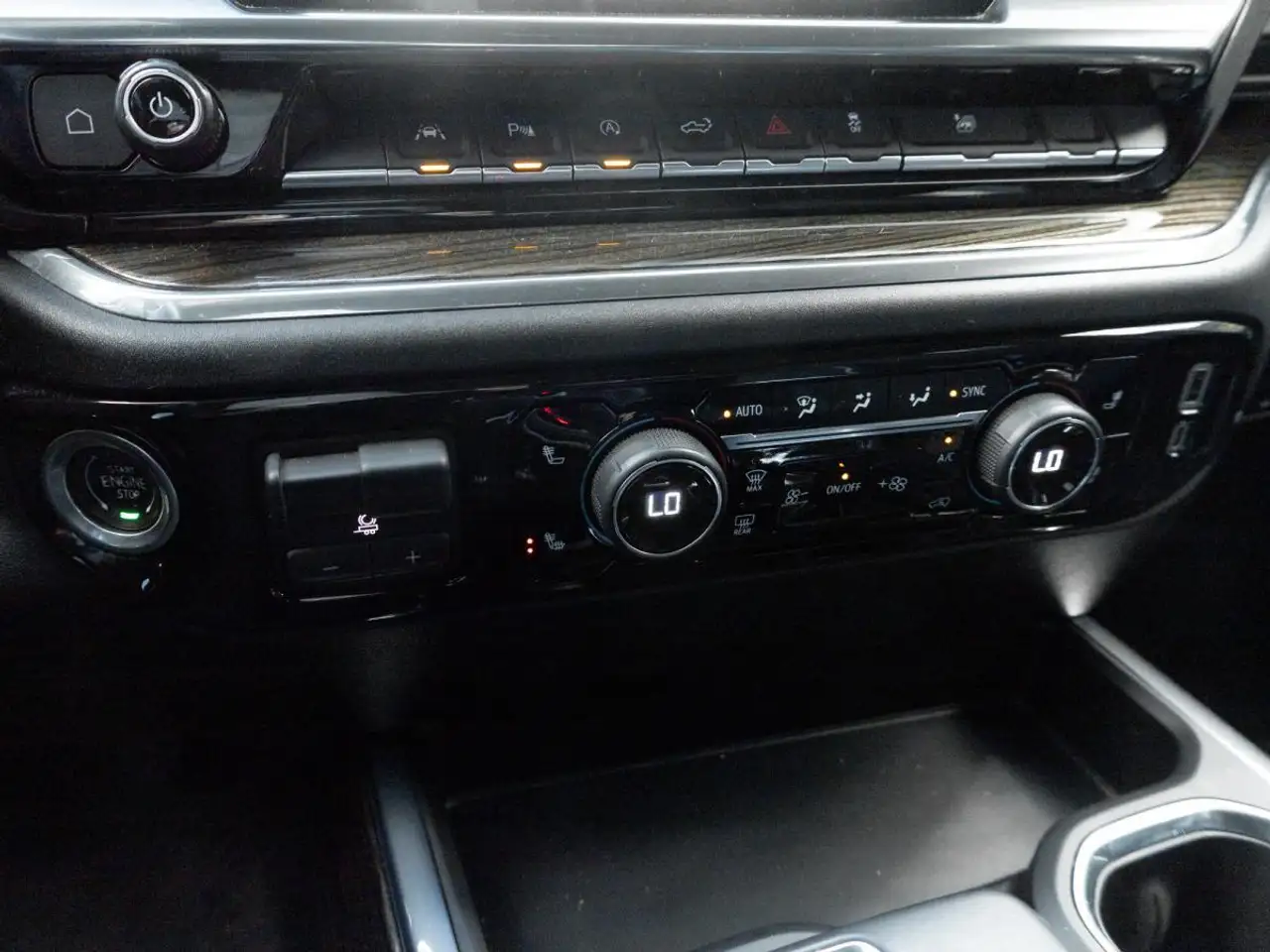 Chevrolet Silverado 1500 - Image 21