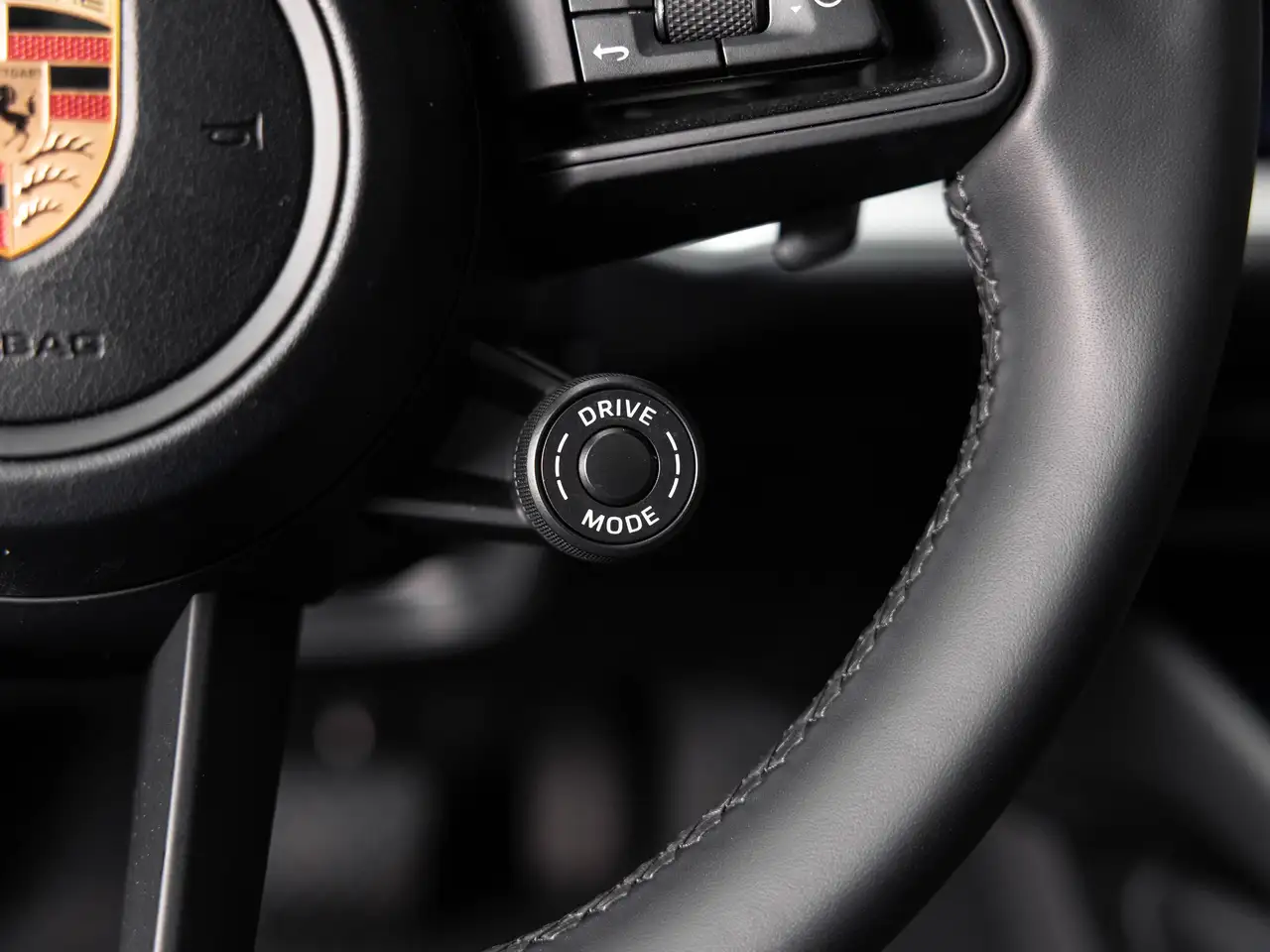 Porsche Cayenne - Image 14