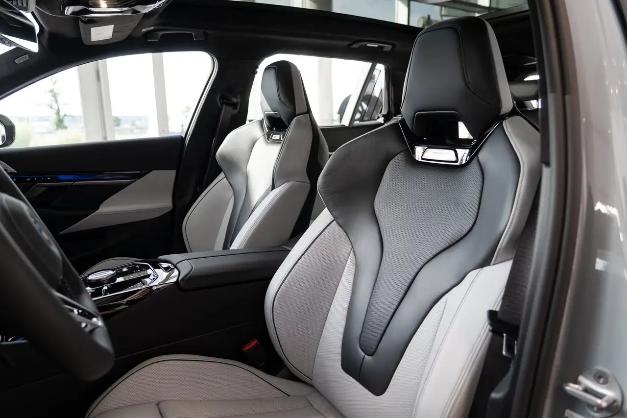 BMW M5 - Image 19