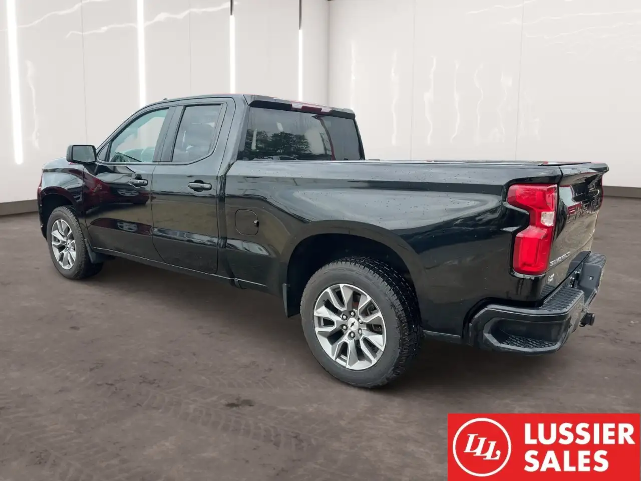 Chevrolet Silverado 1500 - Image 2