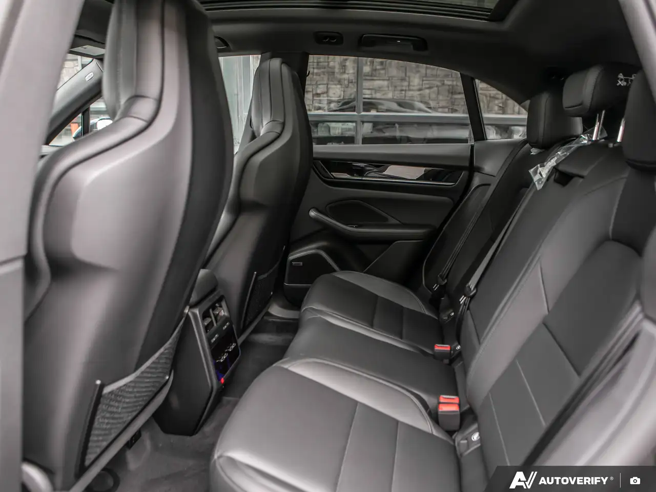 Porsche Macan - Image 24