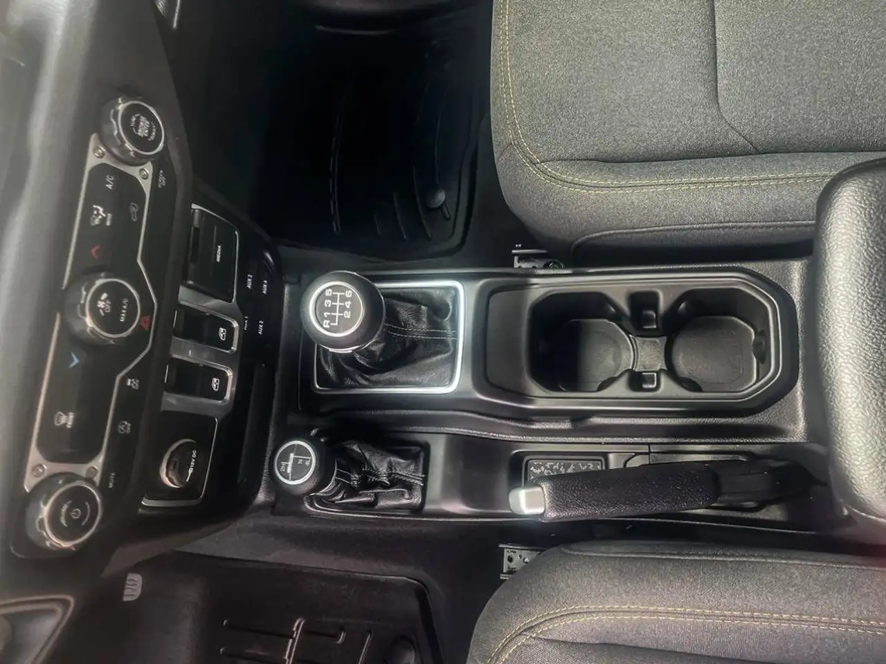Jeep Wrangler - Image 17