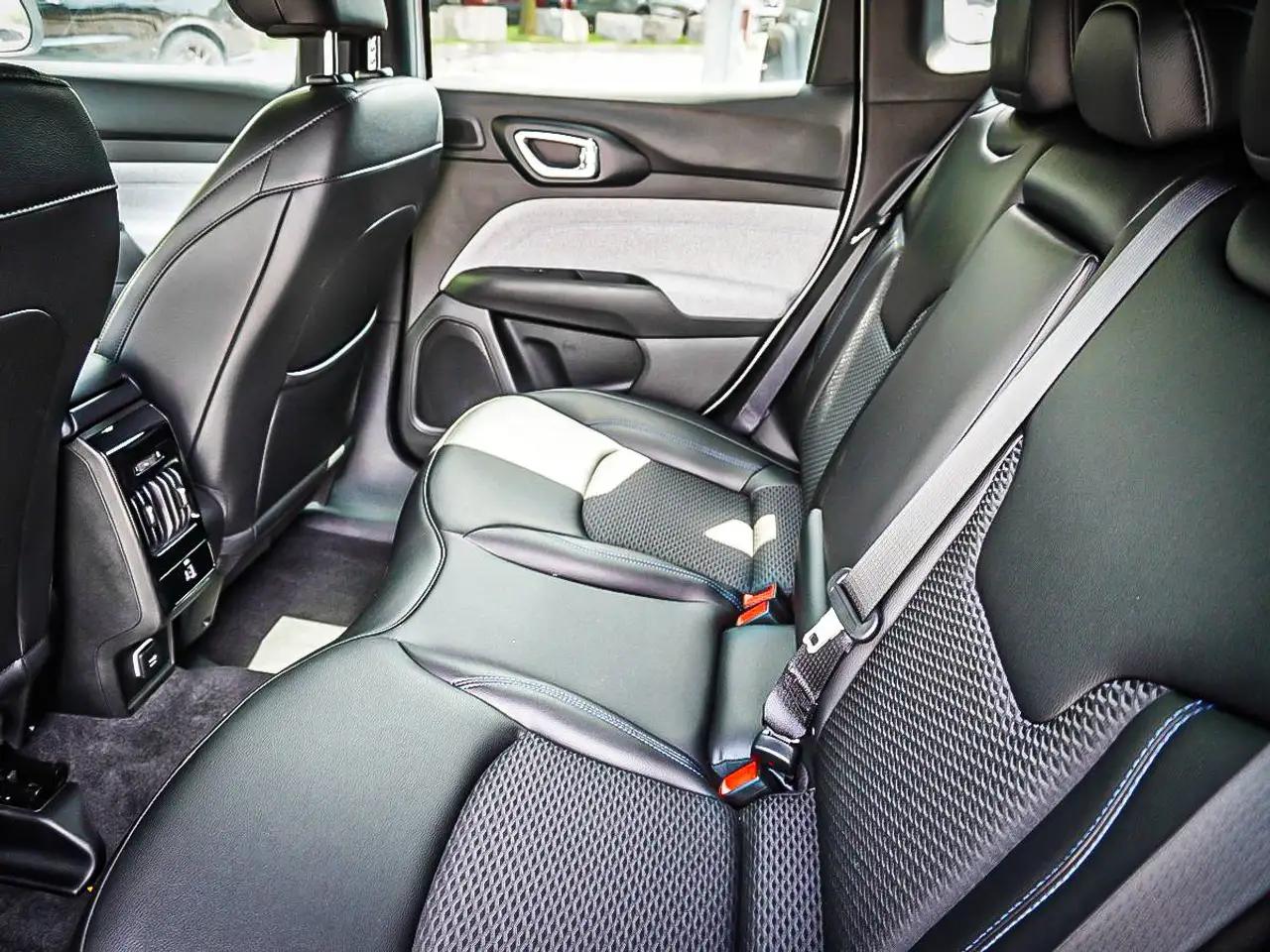 Jeep Compass - Image 17