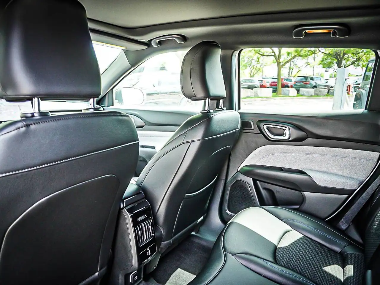 Jeep Compass - Image 16
