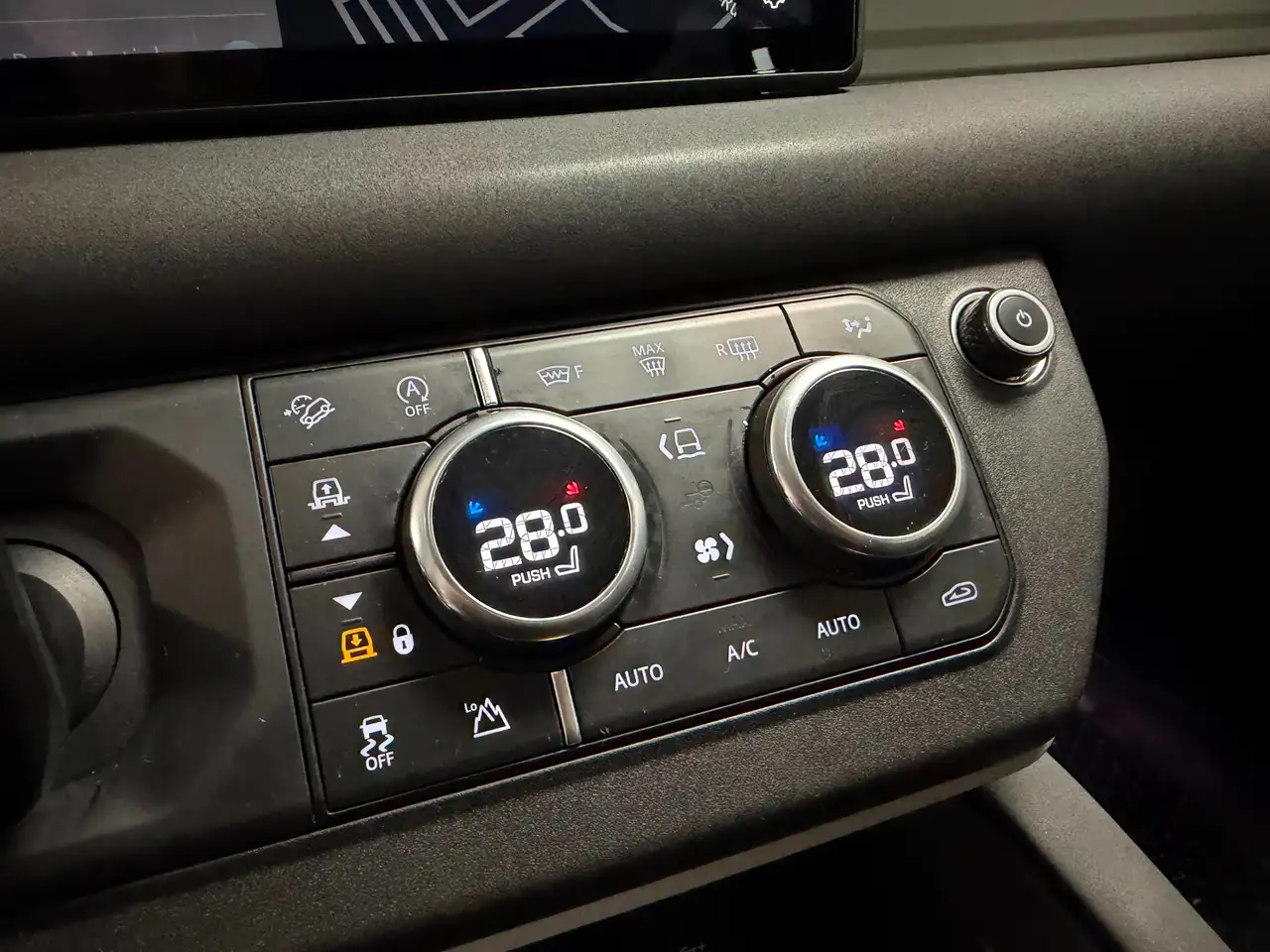 Land Rover Defender - Image 22