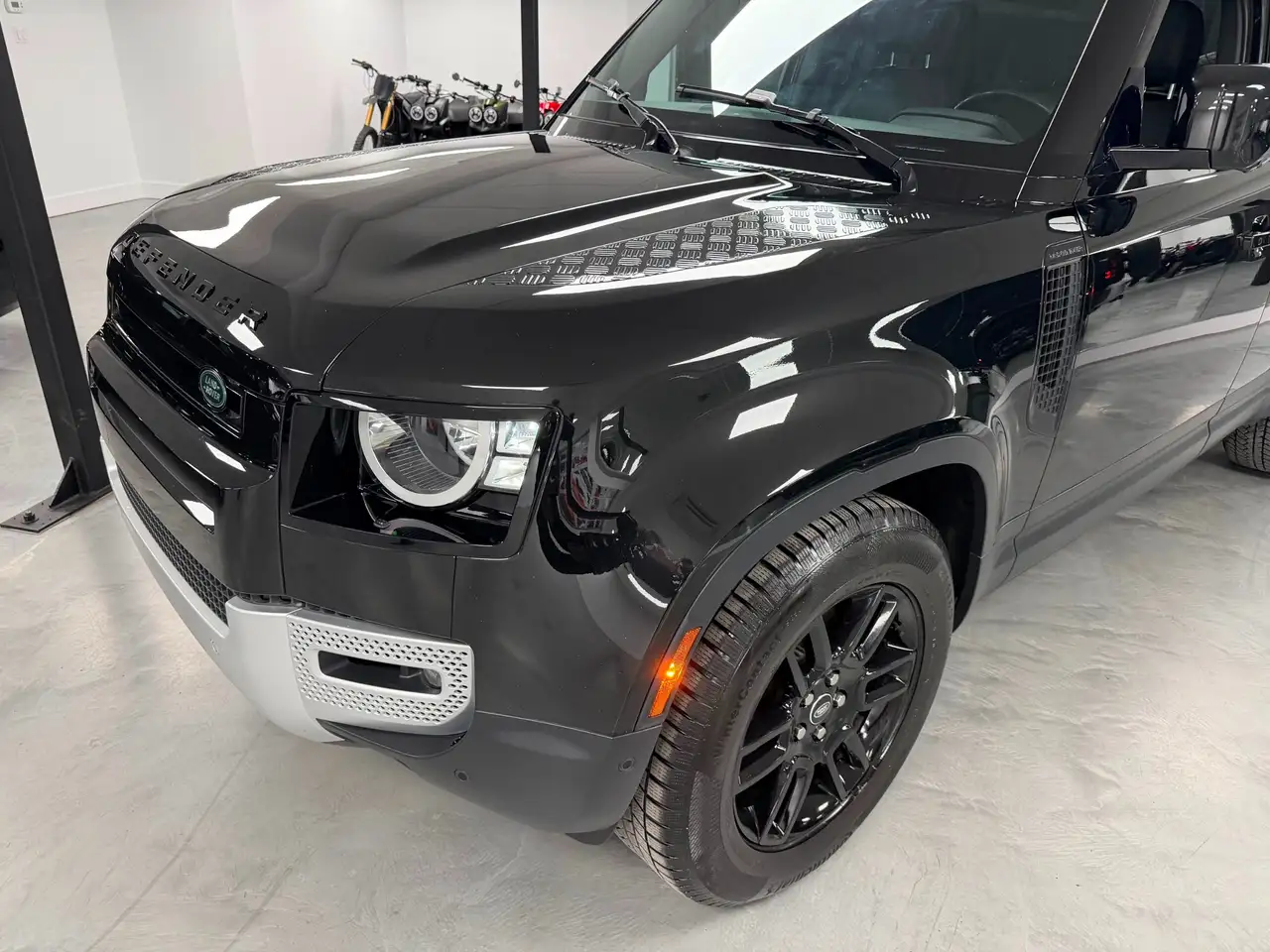 Land Rover Defender - Image 12