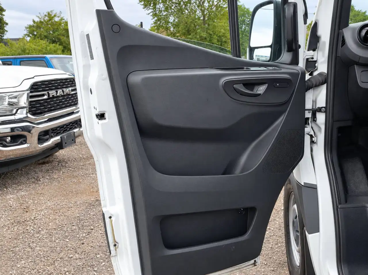 Mercedes-Benz Sprinter - Image 18