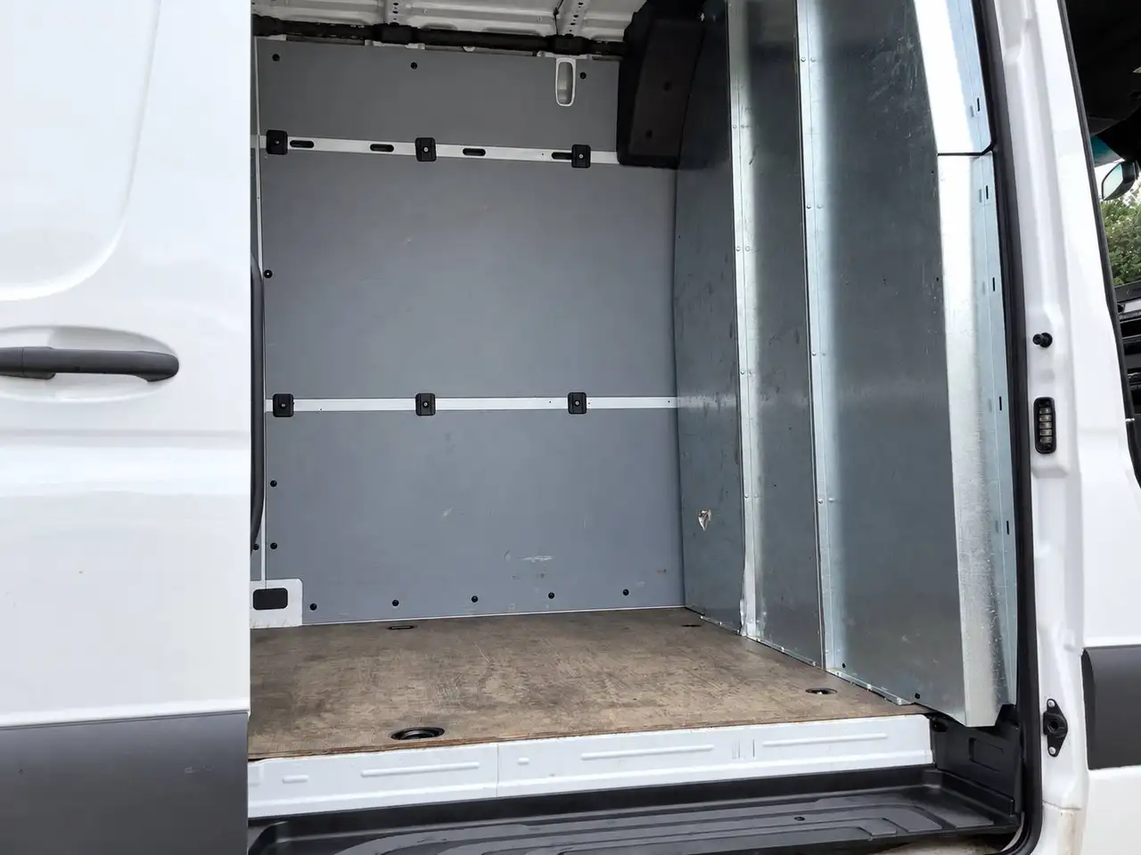Mercedes-Benz Sprinter - Image 24