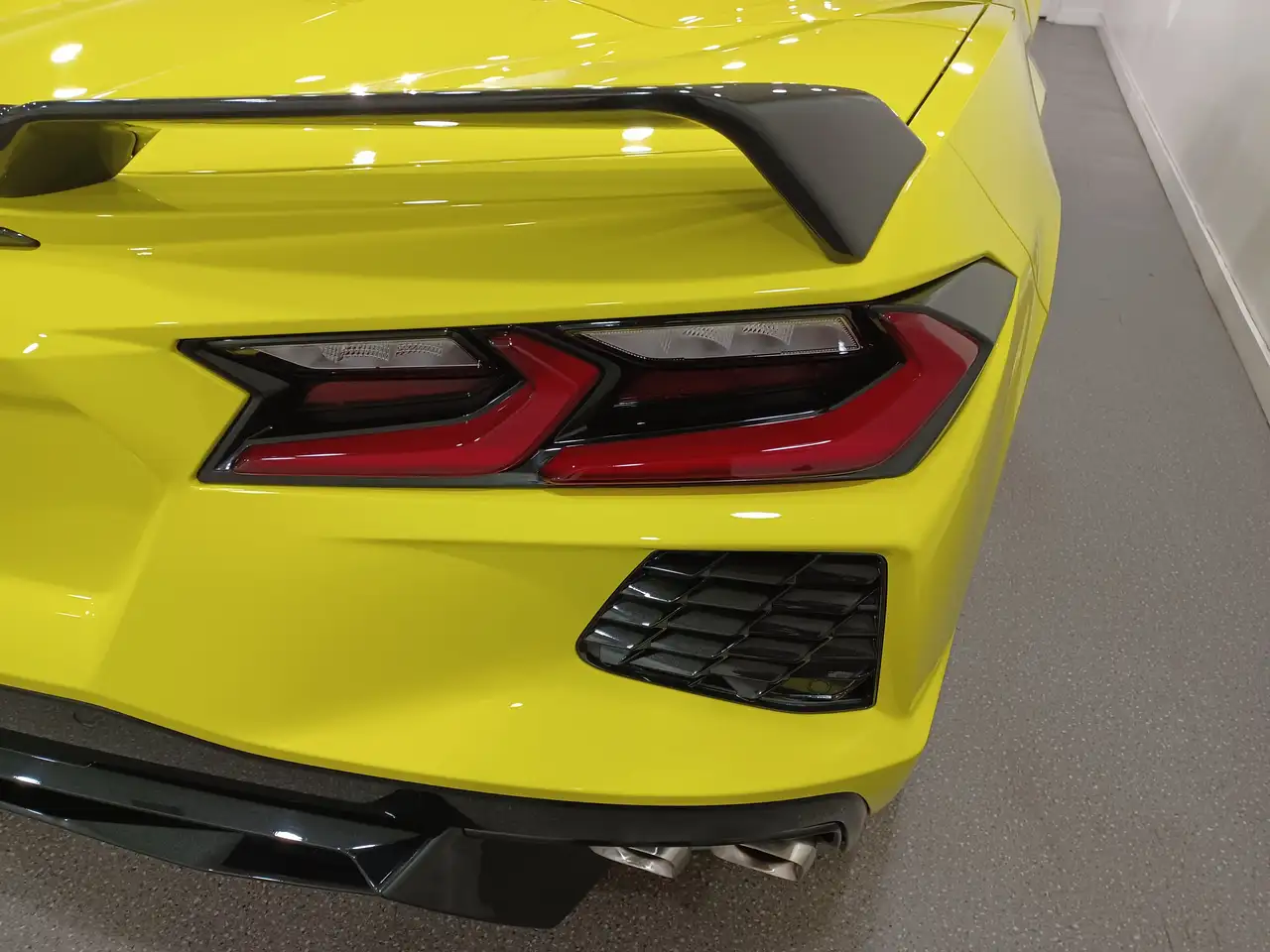 Chevrolet Corvette - Image 22
