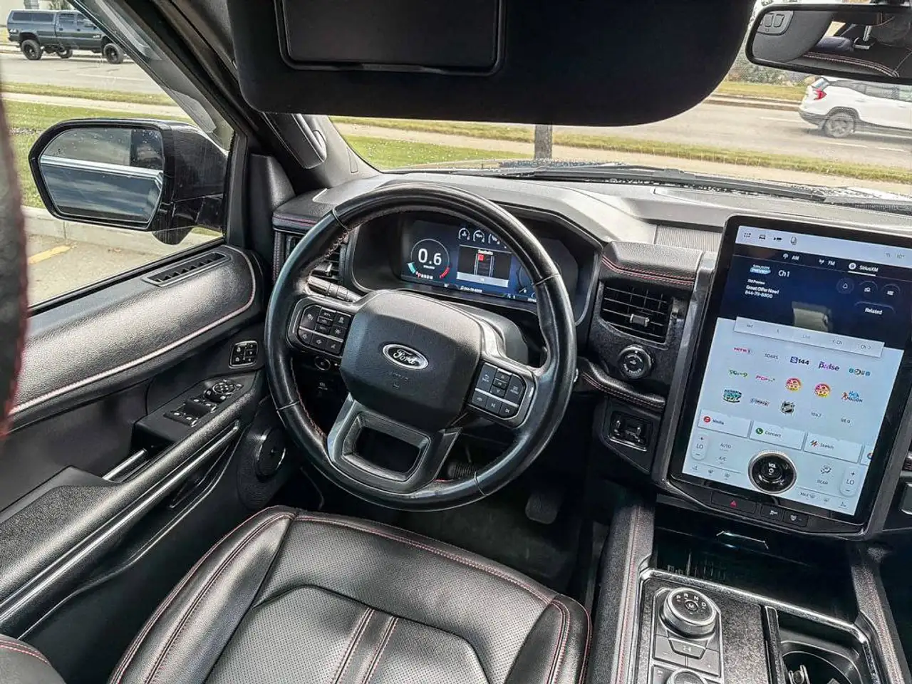 Ford Expedition - Image 13