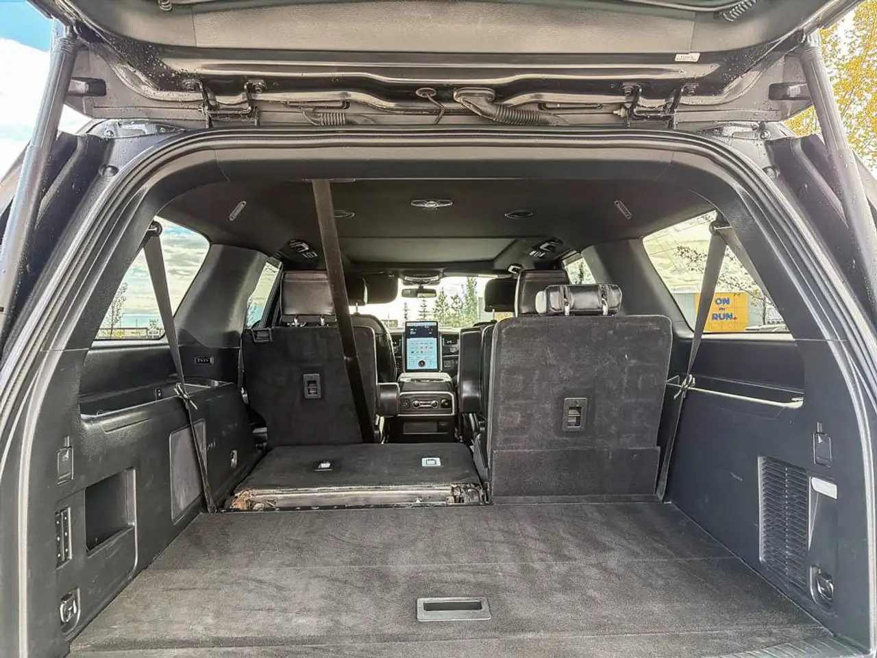 Ford Expedition - Image 12