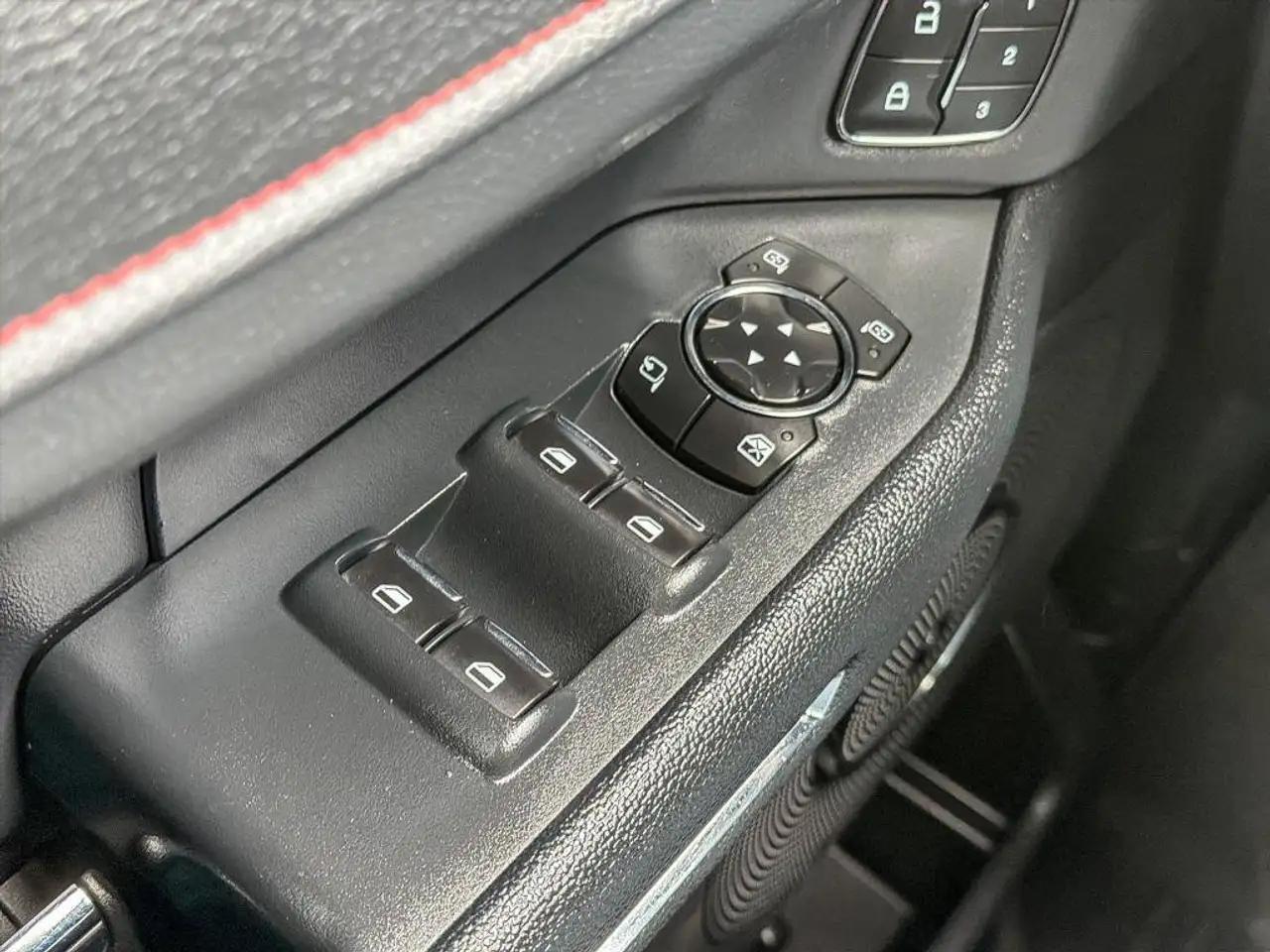 Ford Expedition - Image 23