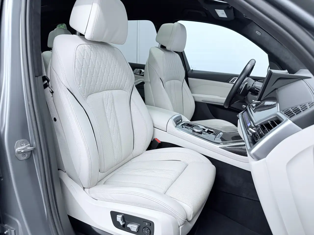 BMW X7 - Image 21