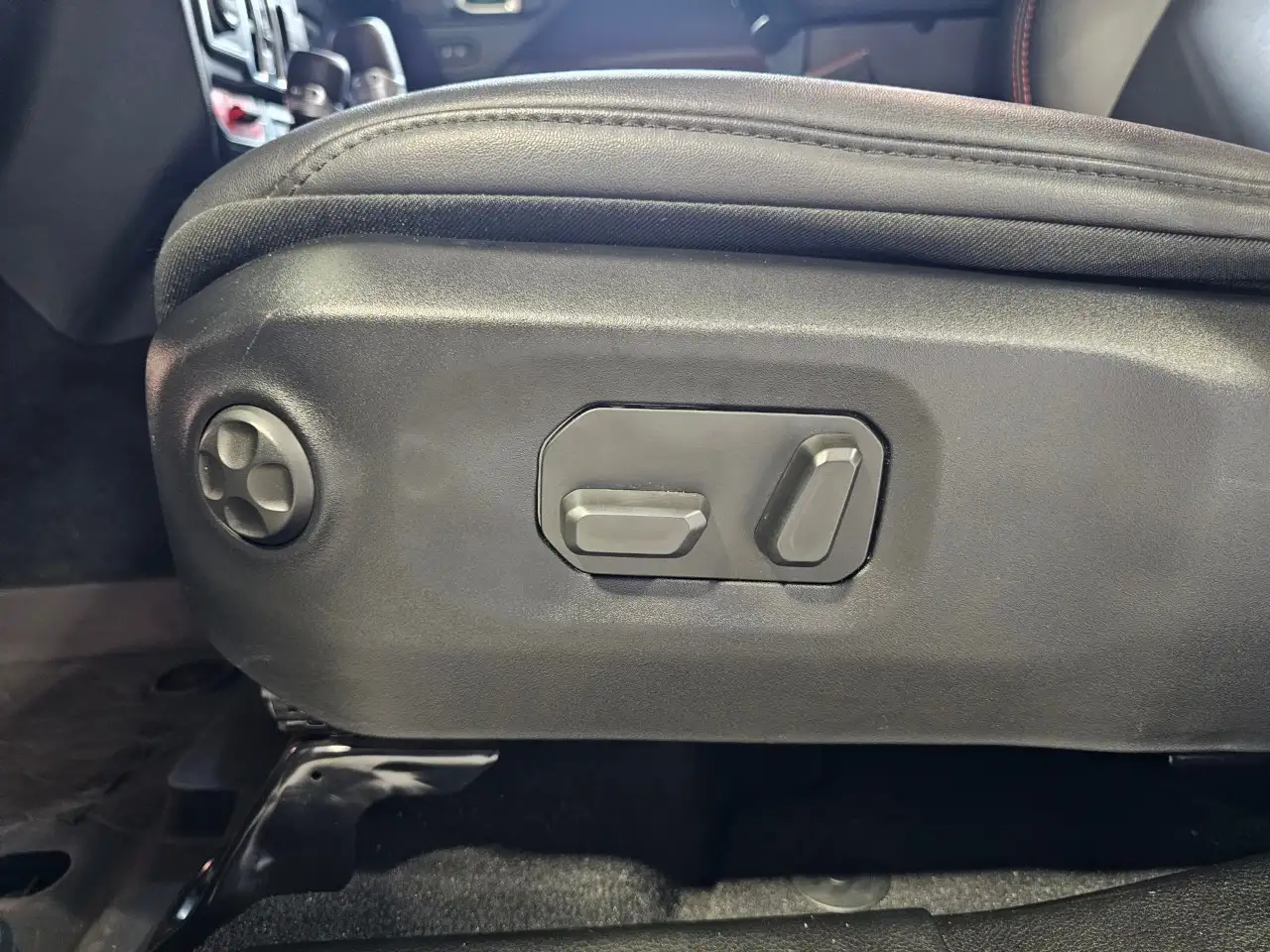 Jeep Wrangler - Image 19