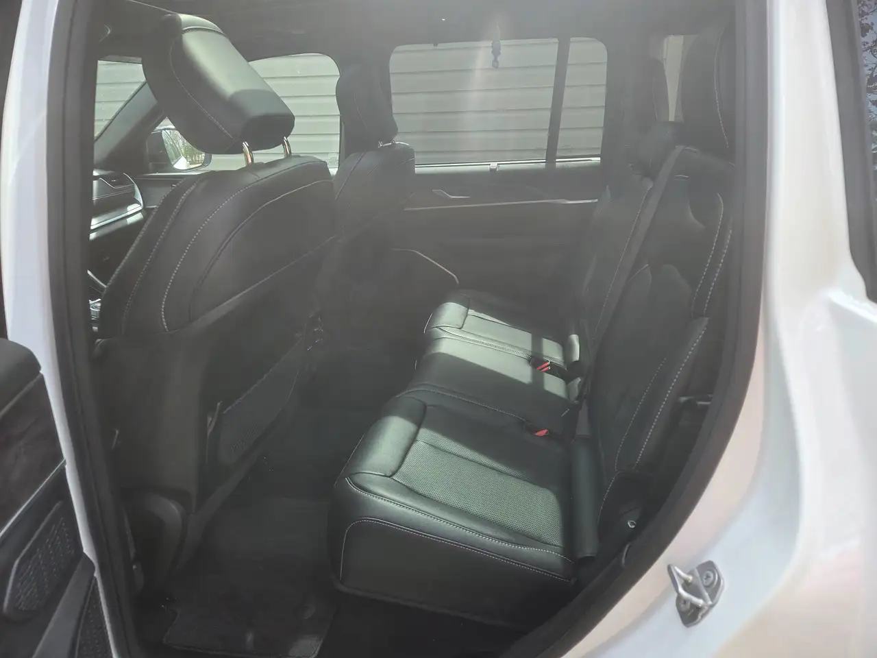 Jeep Grand Cherokee - Image 13