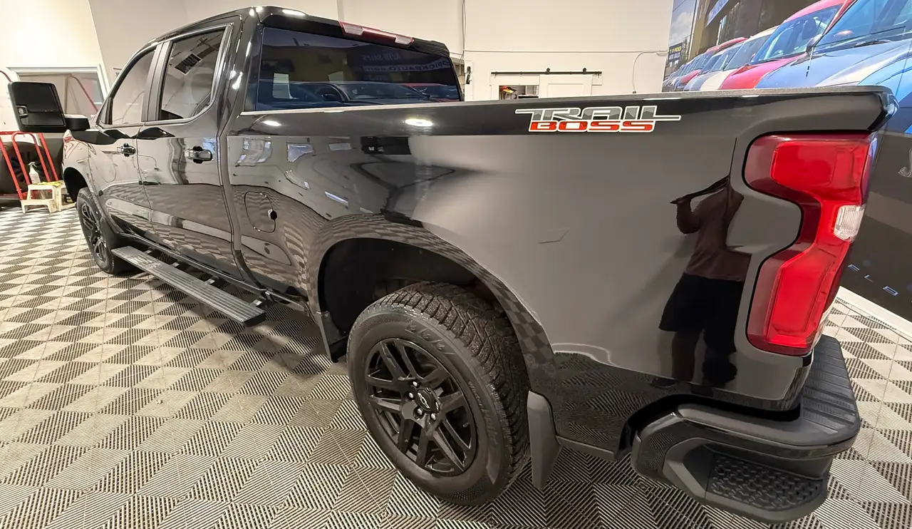Chevrolet Silverado 1500 - Image 3