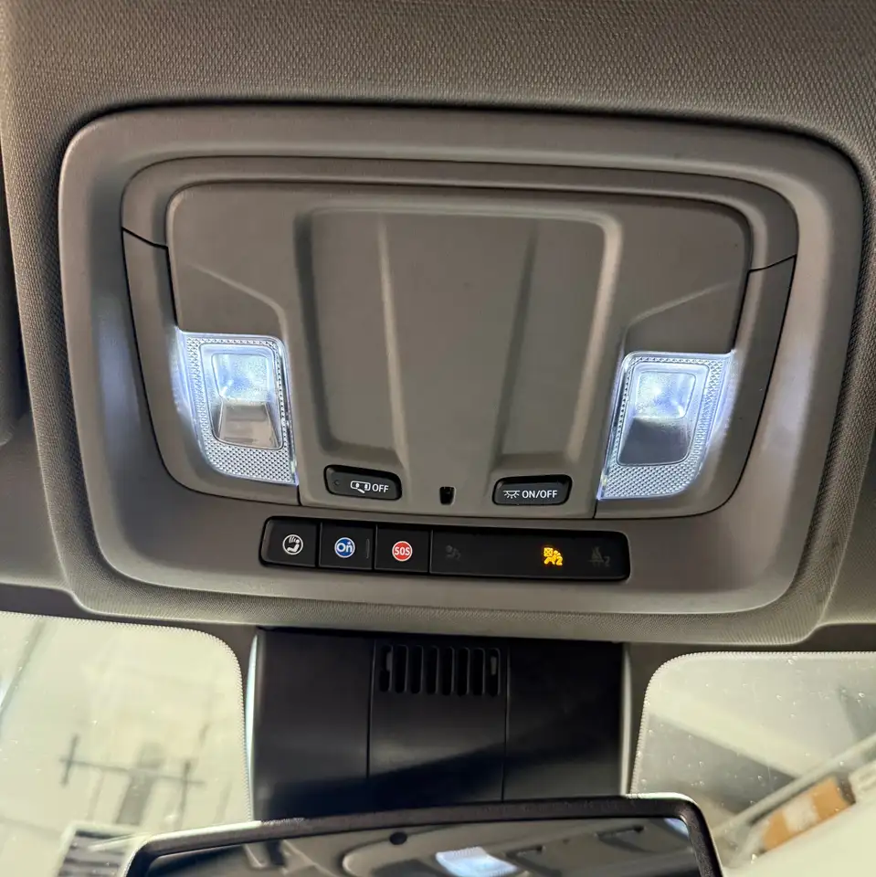 Chevrolet Silverado 1500 - Image 18