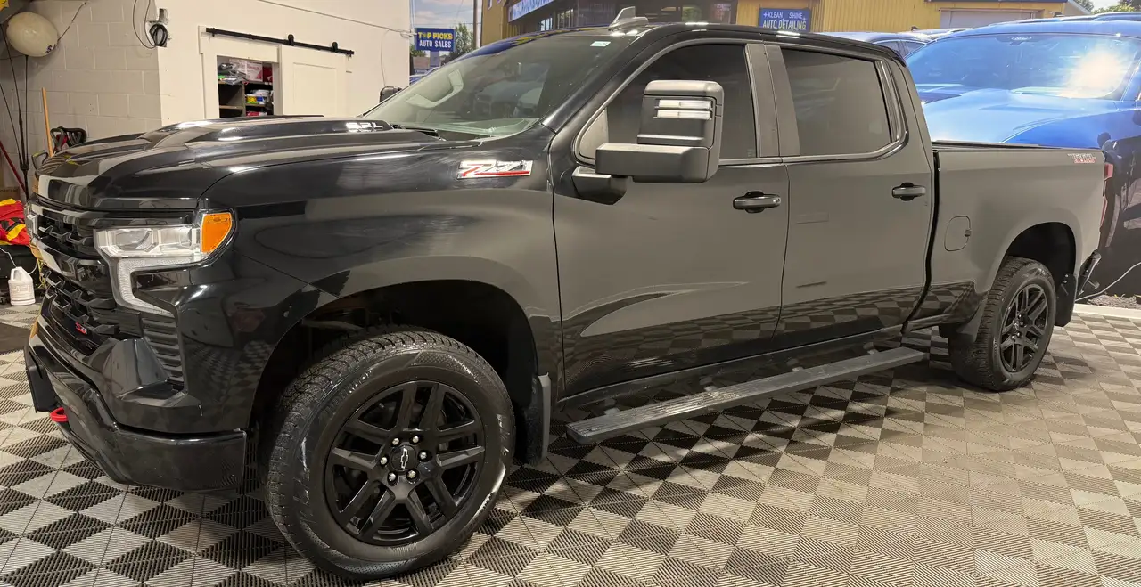 Chevrolet Silverado 1500 - Image 2