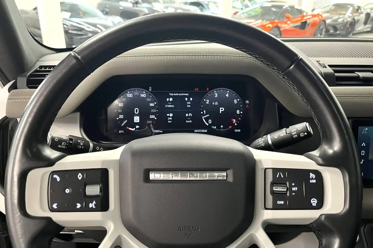 Land Rover Defender - Image 10