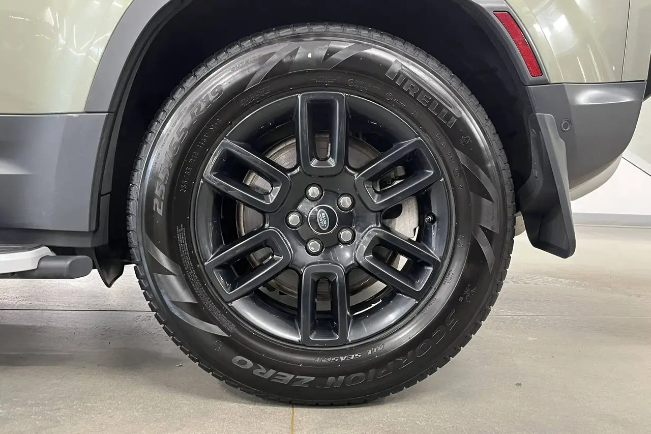 Land Rover Defender - Image 17