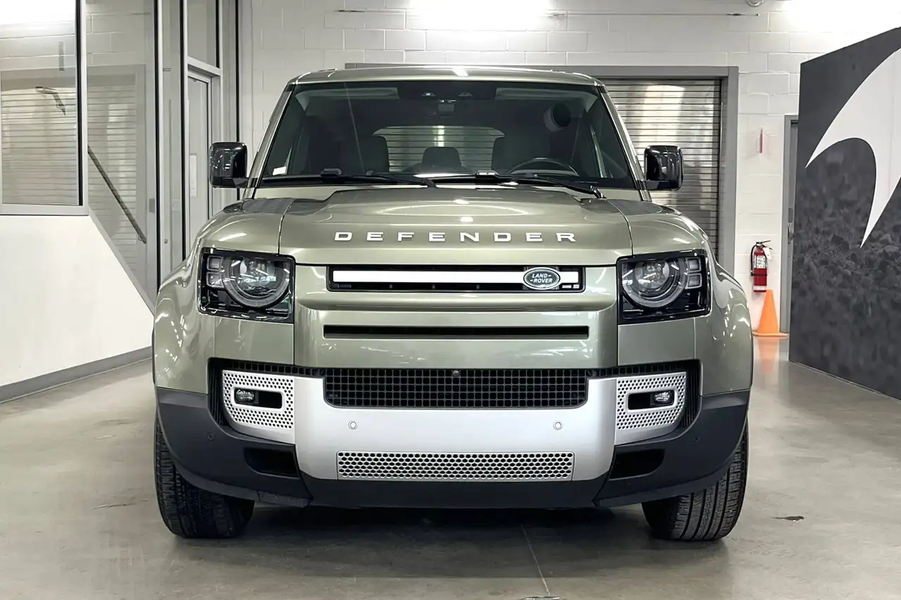 Land Rover Defender - Image 5