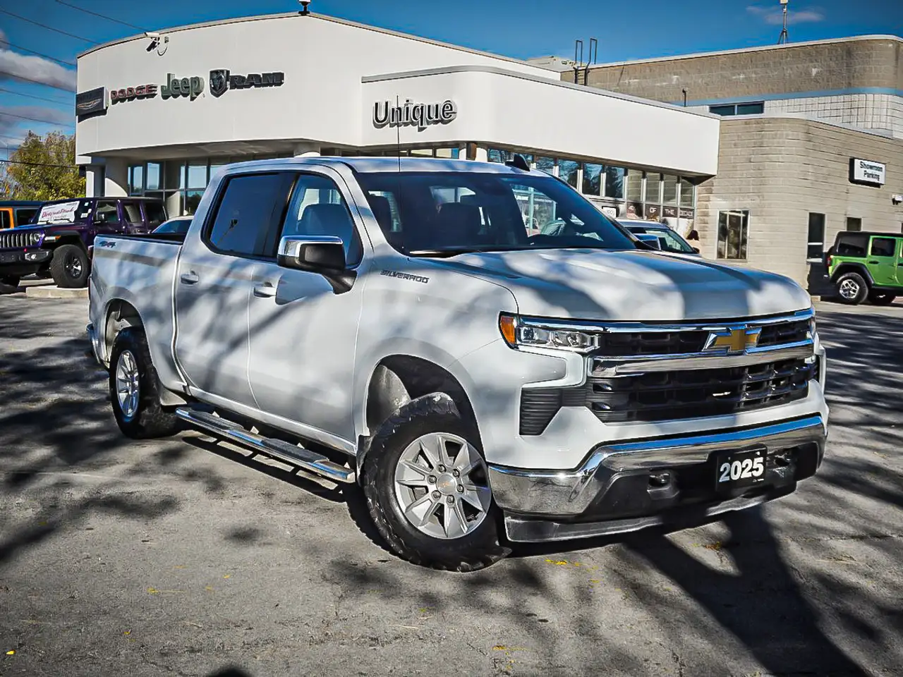 Chevrolet Silverado 1500 - Image 32