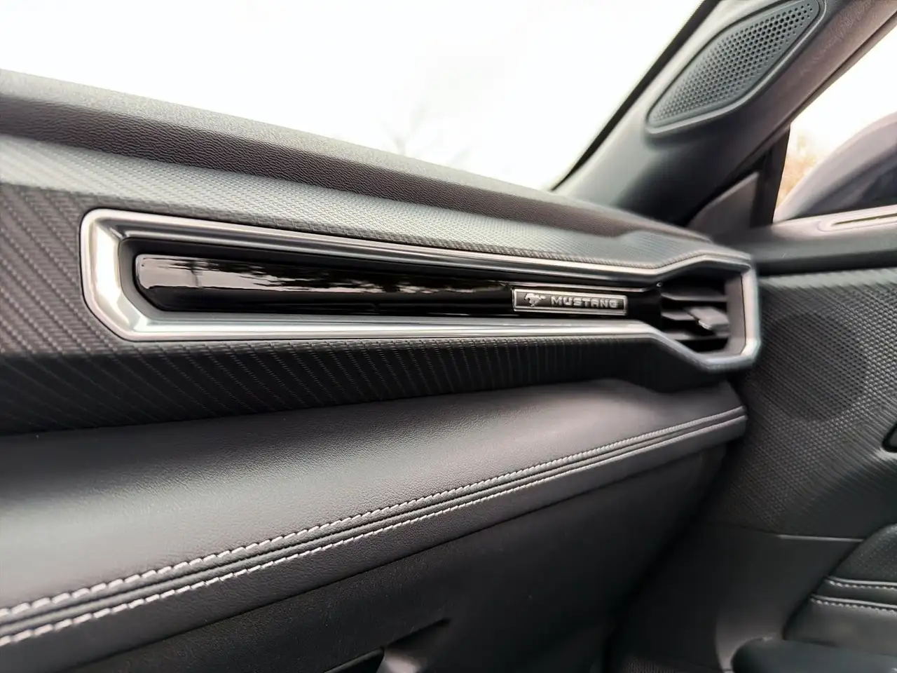 Ford Mustang - Image 21