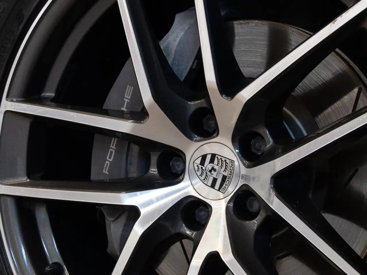 Porsche Macan - Image 11