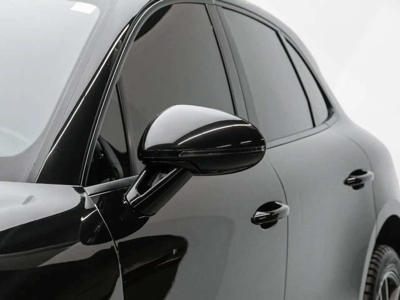 Porsche Macan - Image 8