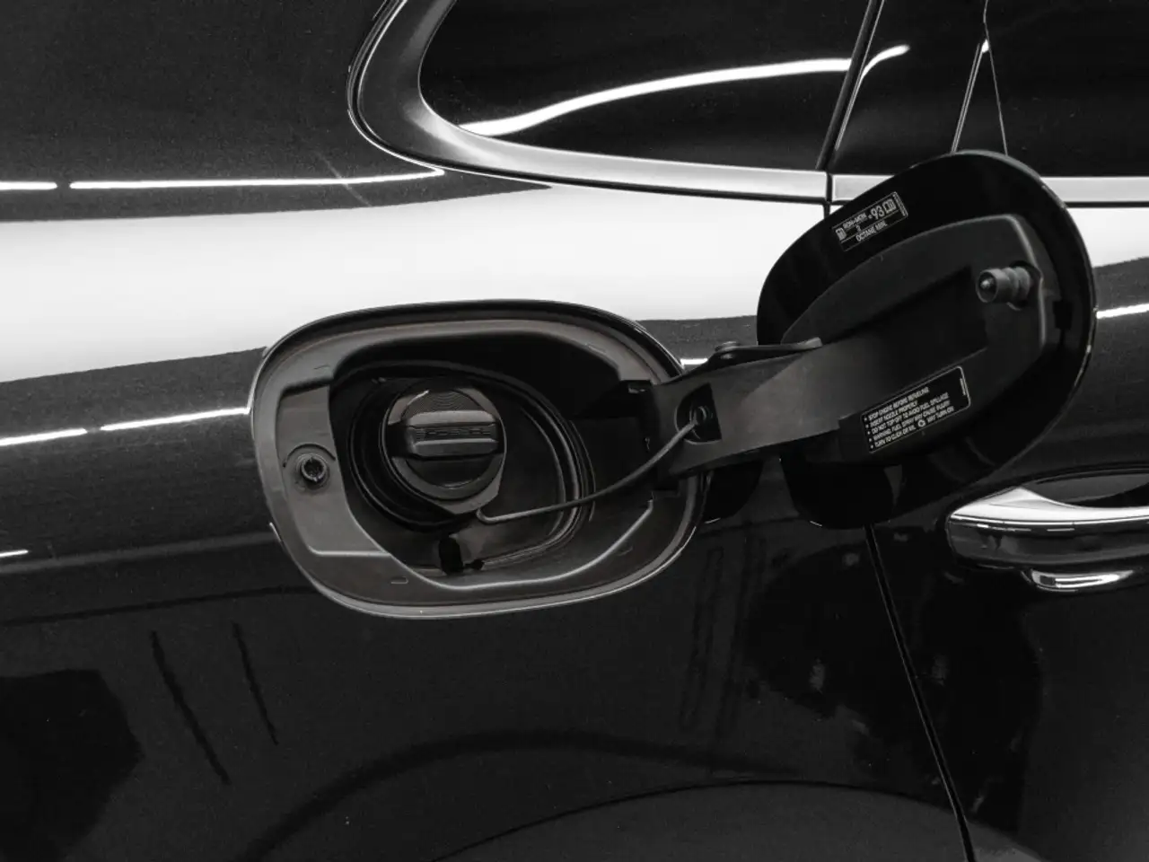 Porsche Macan - Image 12